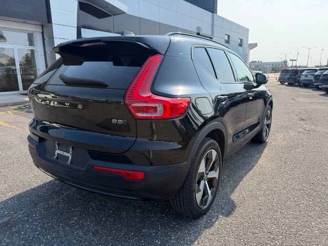 2023 Volvo XC40 Plus Dark Theme