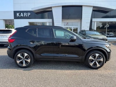 2023 Volvo XC40 Plus Dark Theme