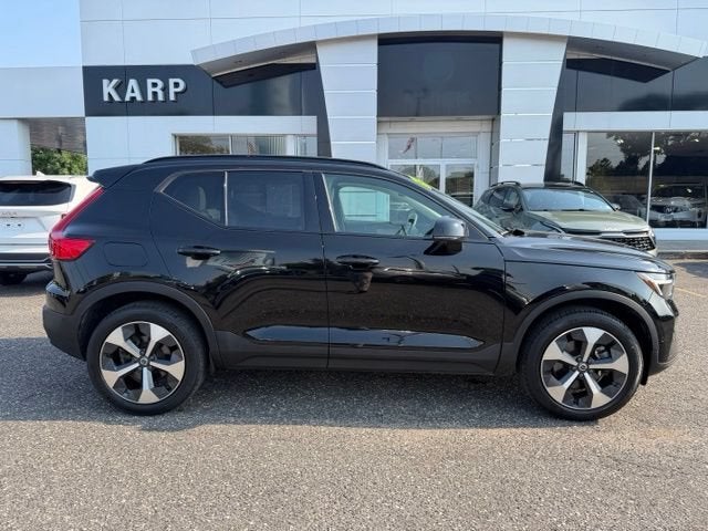 2023 Volvo XC40 Plus Dark Theme