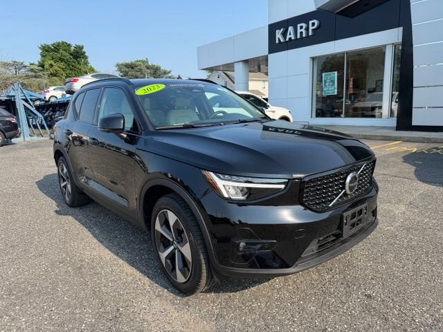 2023 Volvo XC40 Plus Dark Theme