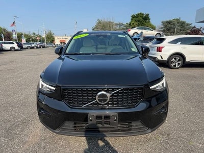 2023 Volvo XC40 Plus Dark Theme