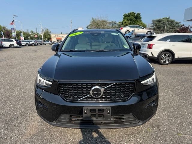 2023 Volvo XC40 Plus Dark Theme