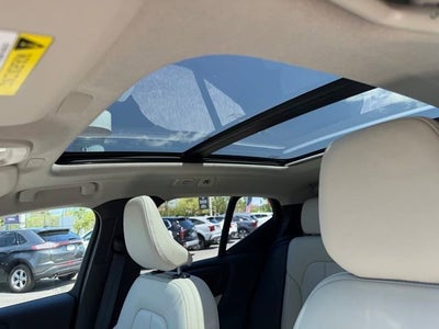 2023 Volvo XC40 Plus Dark Theme