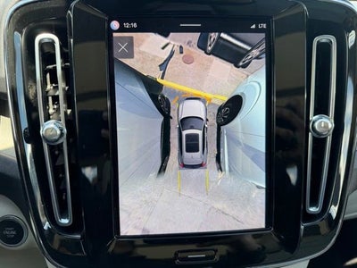 2023 Volvo XC40 Plus Dark Theme