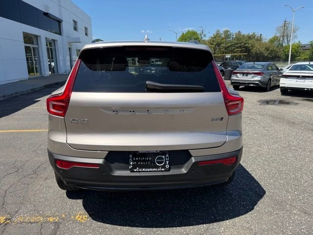2023 Volvo XC40 Plus Dark Theme