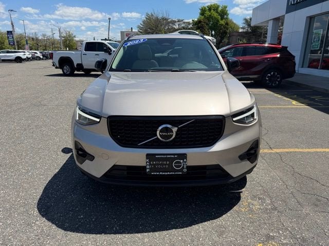 2023 Volvo XC40 Plus Dark Theme