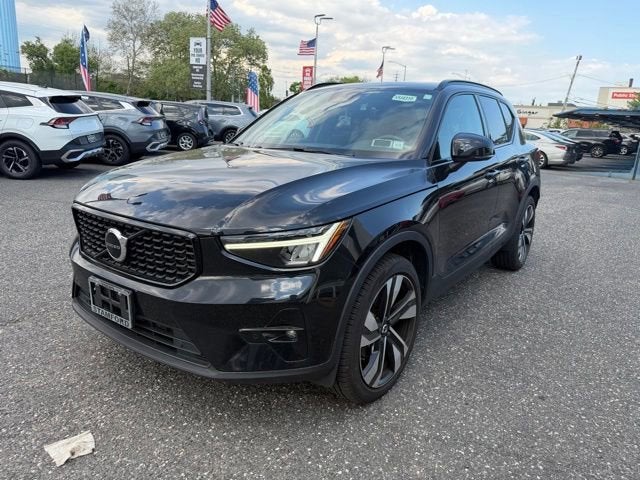 2023 Volvo XC40 Plus Dark Theme