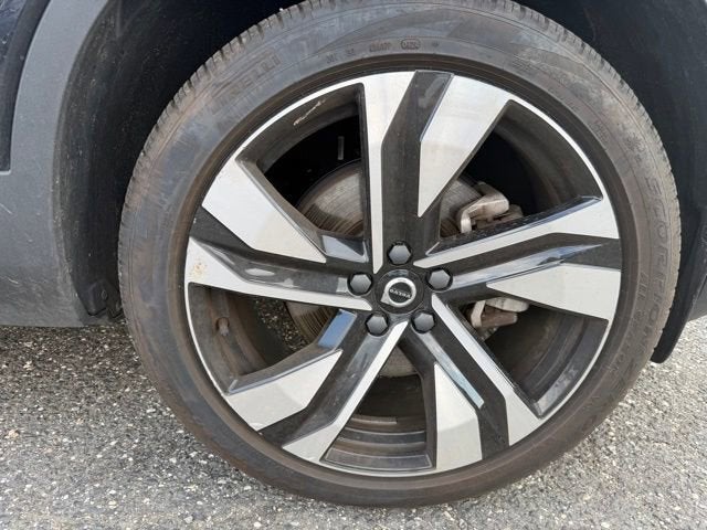2023 Volvo XC40 Plus Dark Theme