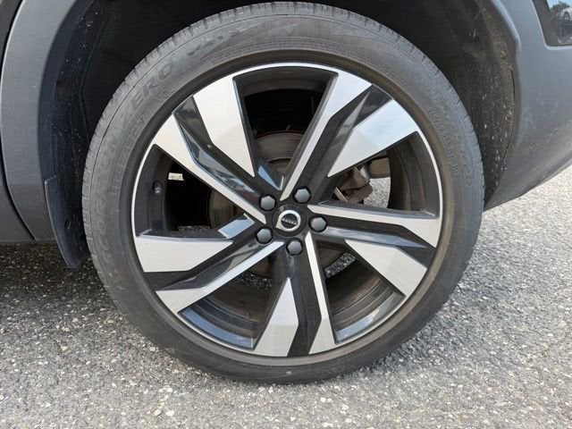 2023 Volvo XC40 Plus Dark Theme