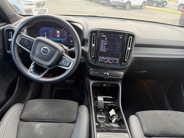 2023 Volvo XC40 Plus Dark Theme