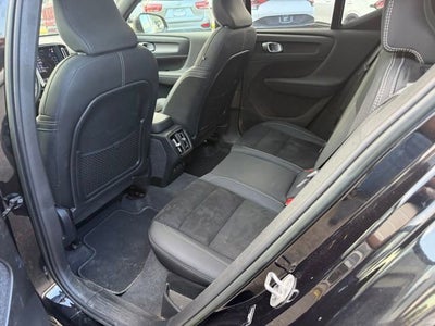 2023 Volvo XC40 Plus Dark Theme