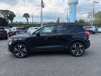 2023 Volvo XC40 Plus Dark Theme