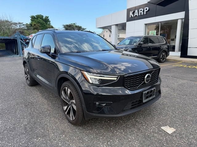 2023 Volvo XC40 Plus Dark Theme