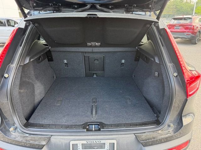 2023 Volvo XC40 Plus Dark Theme