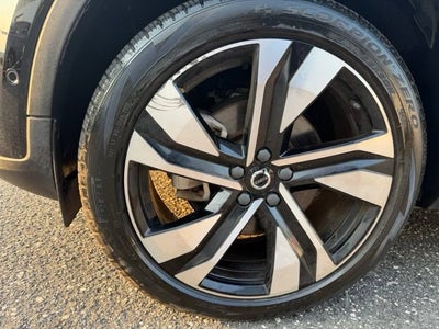 2023 Volvo XC40 Plus Dark Theme