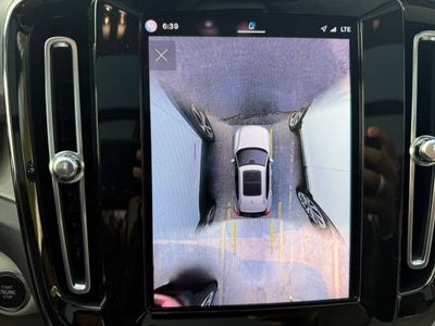 2023 Volvo XC40 Plus Dark Theme