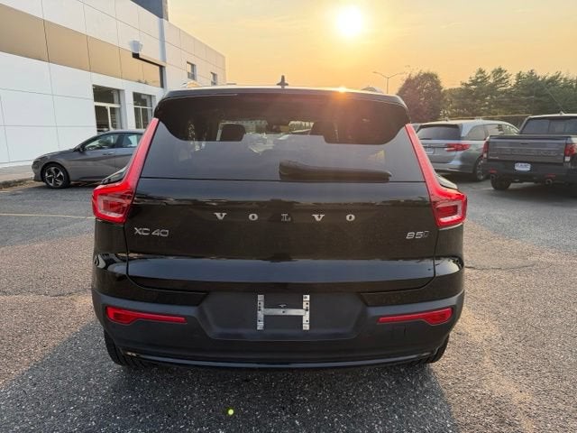 2023 Volvo XC40 Plus Dark Theme
