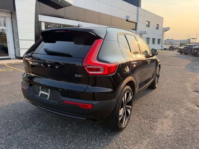 2023 Volvo XC40 Plus Dark Theme