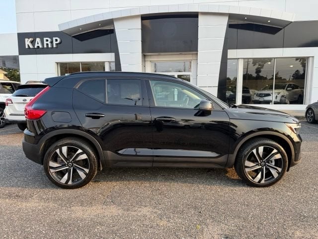 2023 Volvo XC40 Plus Dark Theme