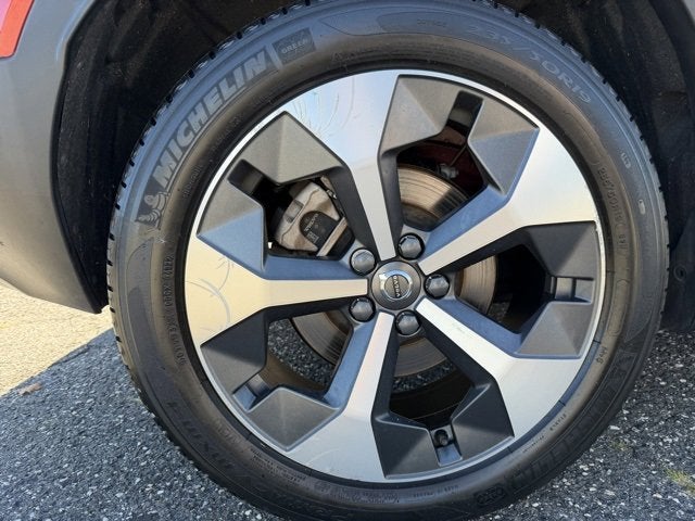 2023 Volvo XC40 Plus Dark Theme