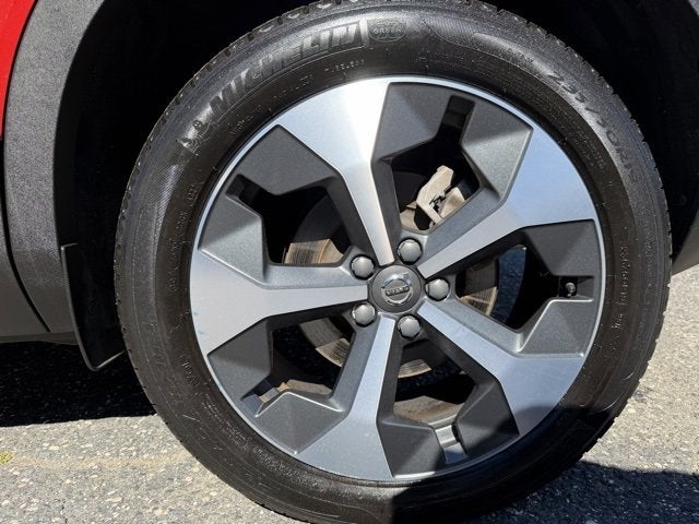 2023 Volvo XC40 Plus Dark Theme