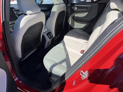 2023 Volvo XC40 Plus Dark Theme