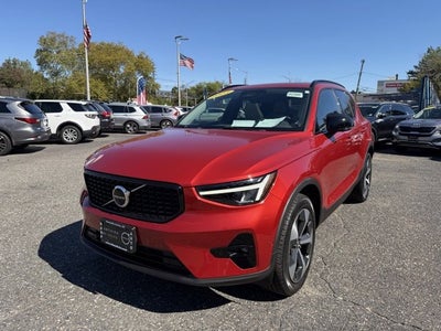 2023 Volvo XC40 Plus Dark Theme