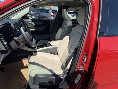 2023 Volvo XC40 Plus Dark Theme