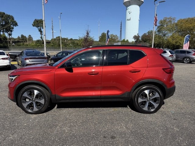 2023 Volvo XC40 Plus Dark Theme