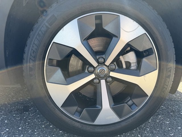 2023 Volvo XC40 Plus Dark Theme