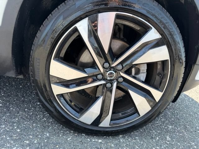 2023 Volvo XC40 Plus Dark Theme