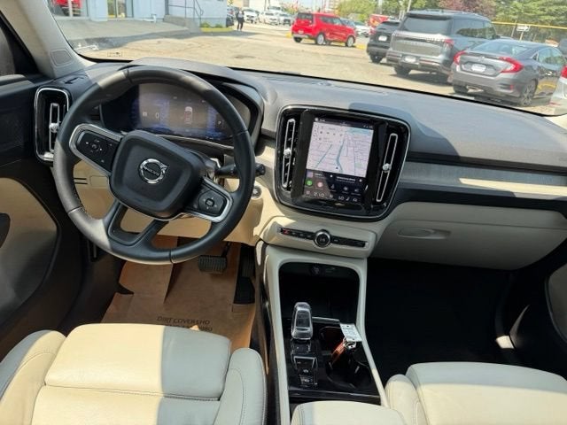 2023 Volvo XC40 Plus Dark Theme