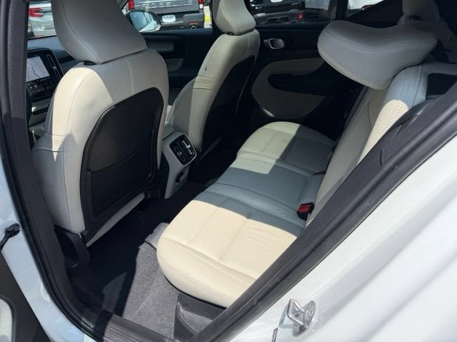 2023 Volvo XC40 Plus Dark Theme