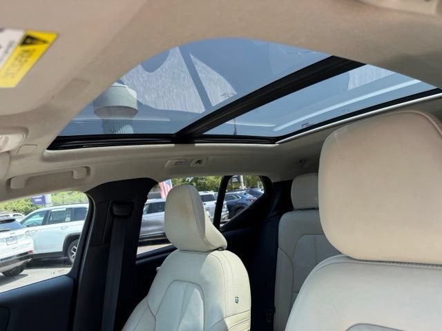 2023 Volvo XC40 Plus Dark Theme