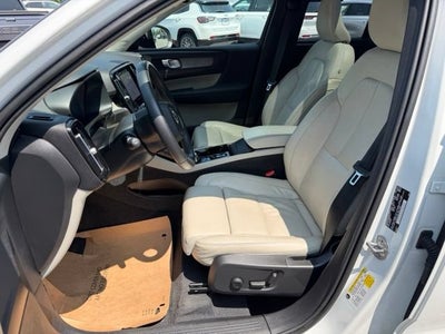 2023 Volvo XC40 Plus Dark Theme