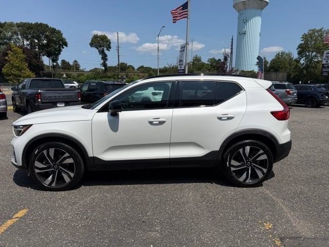 2023 Volvo XC40 Plus Dark Theme