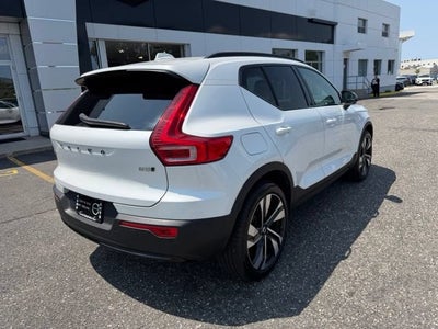 2023 Volvo XC40 Plus Dark Theme