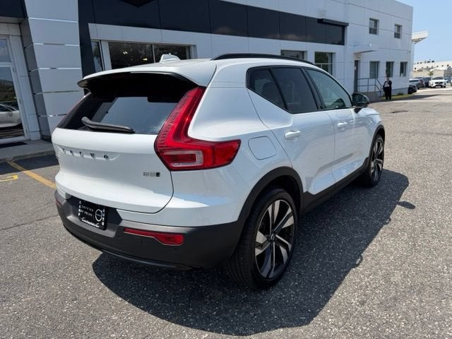 2023 Volvo XC40 Plus Dark Theme