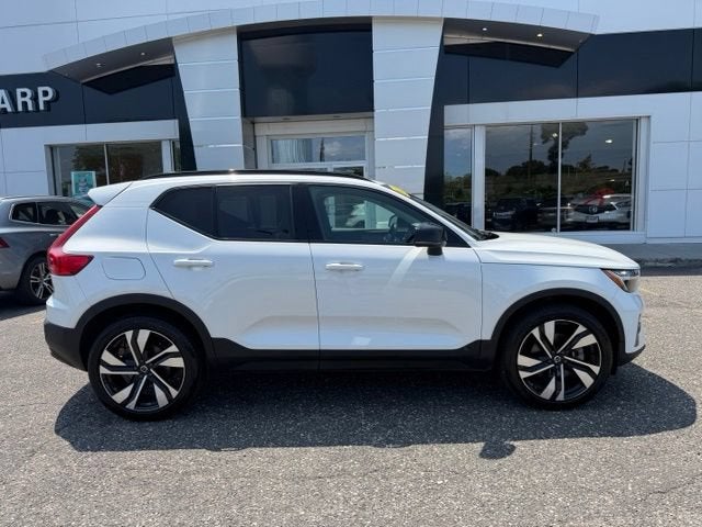 2023 Volvo XC40 Plus Dark Theme