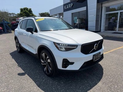 2023 Volvo XC40 Plus Dark Theme