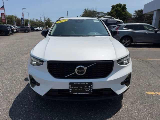 2023 Volvo XC40 Plus Dark Theme