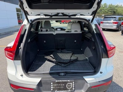 2023 Volvo XC40 Plus Dark Theme