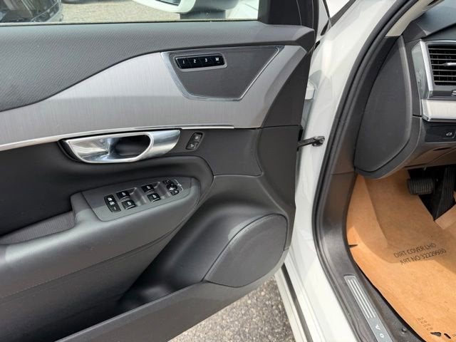 2025 Volvo XC90 Core